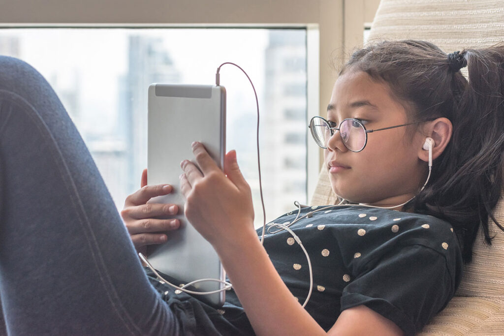 How to understand your back-to-school feelings, graphic showing middle school student on a tablet